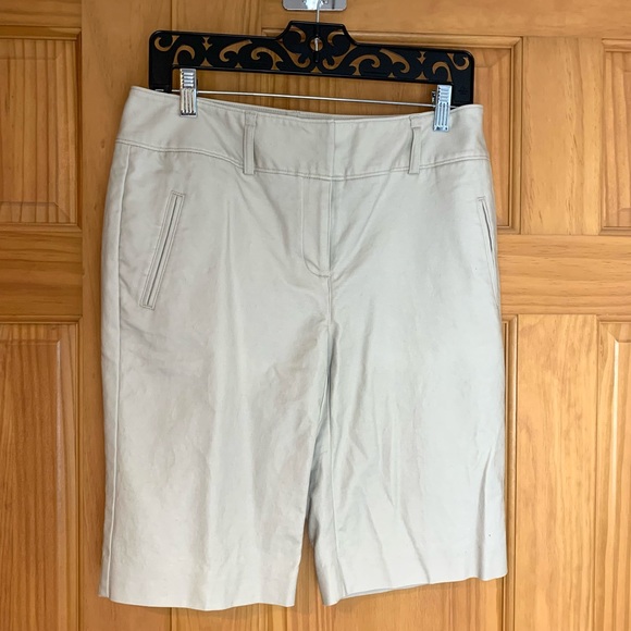 Dana Buchman Signature Tan dress Shorts, Size 10 - Picture 2 of 4